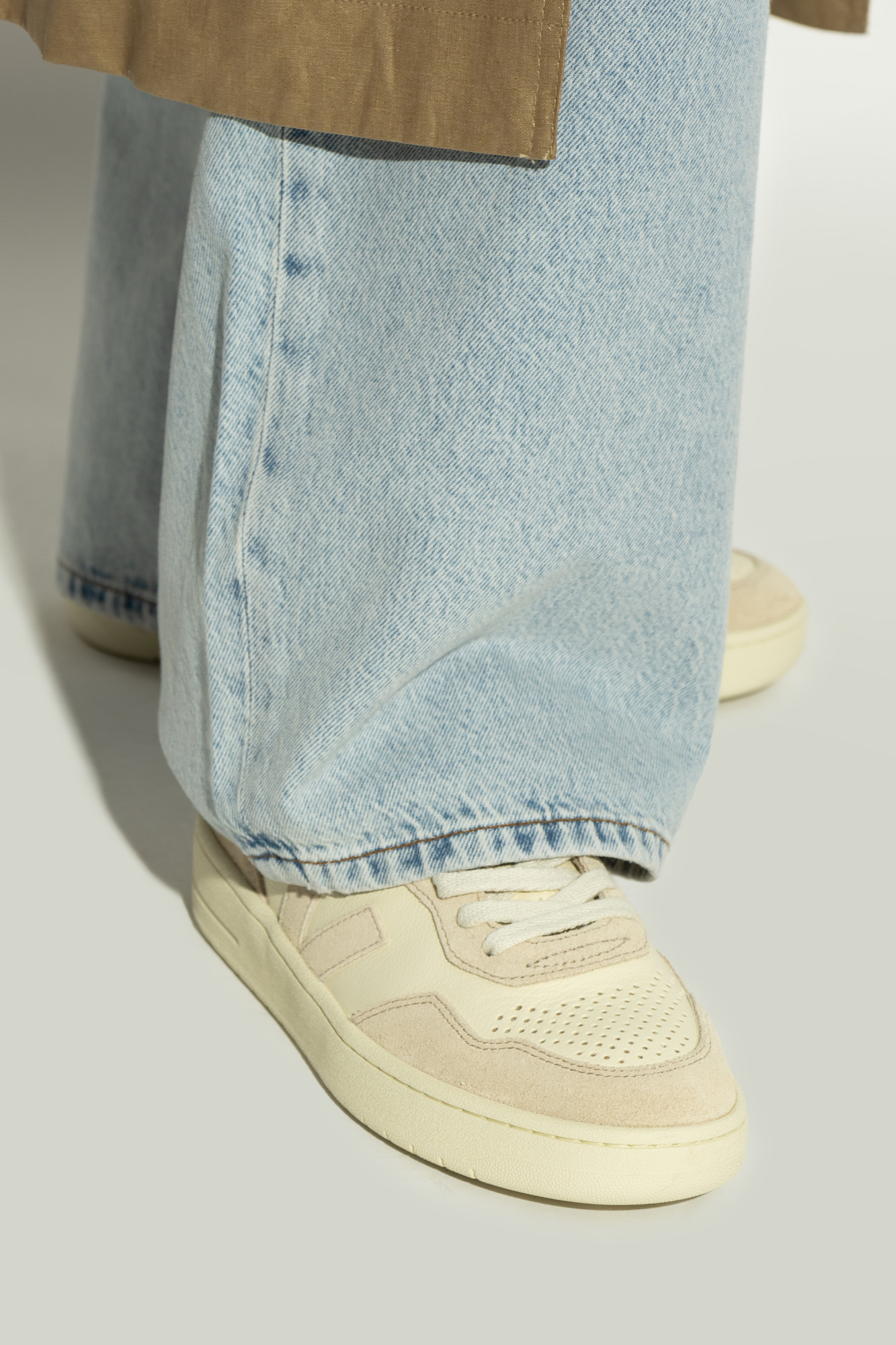 スニーカー VEJA V-90 O.T. LEATHER SNEAKERS Amazon.com | Veja V-90 O.T. Leather Sneaker, 36, White | Running